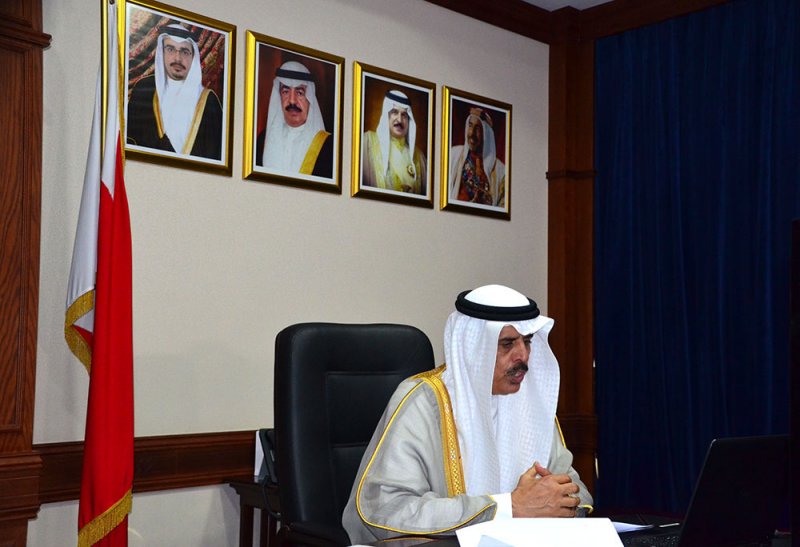 البحرين تحتفل بيوم المعلم العالمي ووزير التربية يلتقي المعلمين عن بعد 