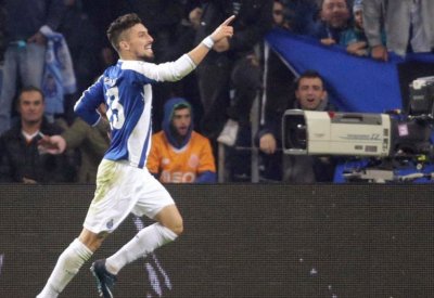 البرازيلي تيليس يعزز دفاع مانشستر يونايتد