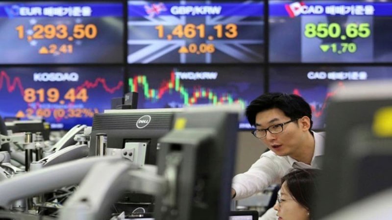 نيكاي يبلغ أعلى مستوى في أسبوع بعد عودة ترمب إلى البيت الأبيض