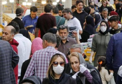 طهران تدرس فرض الكمامات مع زيادة الإصابات بكورونا