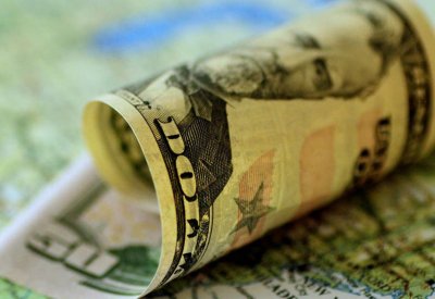 نهاية إمبراطورية "الدولار"؟ فايننشال تايمز تتوقع انهياره بـ35%