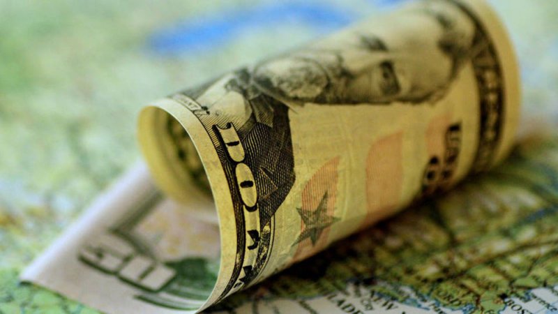 نهاية إمبراطورية "الدولار"؟ فايننشال تايمز تتوقع انهياره بـ35%