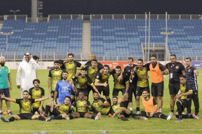 بالصور.. الأهلي يبقى مع الكبار والشباب يهبط لـ "الثانية"
