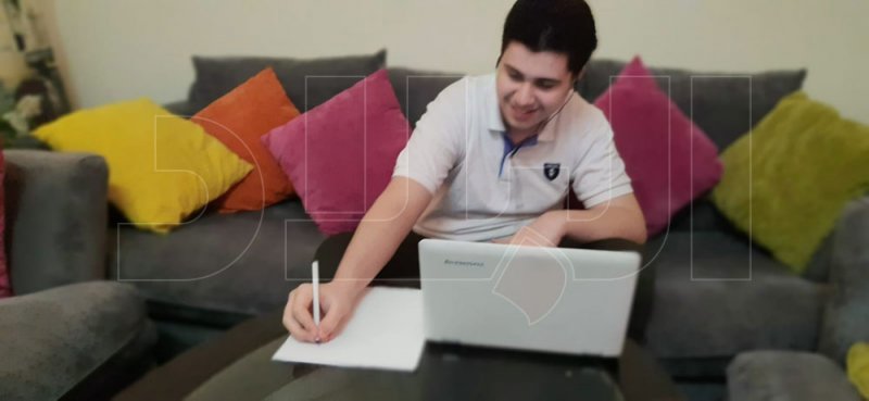 صور "البلاد": طلبة بالزي المدرسي بأول يوم.. ومتابعة مشكلات حدثت أثناء البث