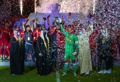 المحرق يعيش فرحة التتويج بأغلى الكؤوس
