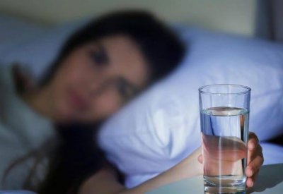 فوائد شرب الماء قبل النوم