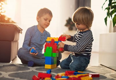 اللعب بالدمى يساعد الأطفال على المهارات الاجتماعية