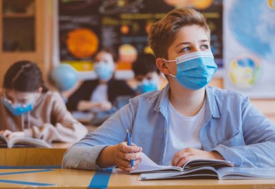 لا توجد صلة واضحة بين فتح المدارس وزيادة إصابات كورونا
