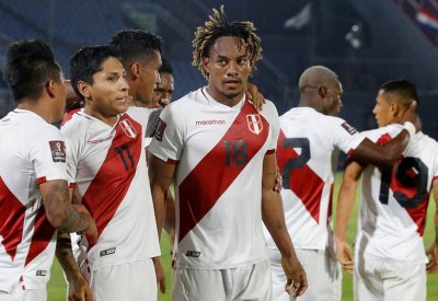 إصابة لاعبيْن بمنتخب بيرو بفيروس كورونا قبل مواجهة البرازيل