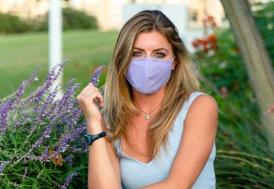 وضع الكمامات.. يضعف الاهتمام بتجميل الشفاه
