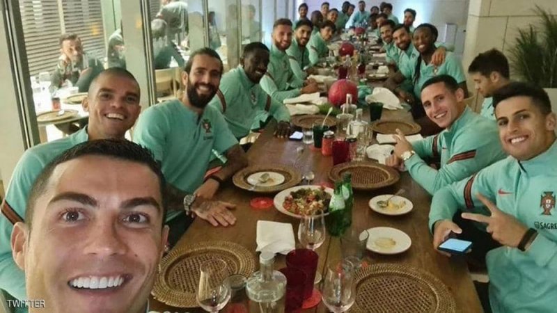رونالدو والعشاء الأخير.. حسم مصير المنتخب بعد الصورة المخيفة