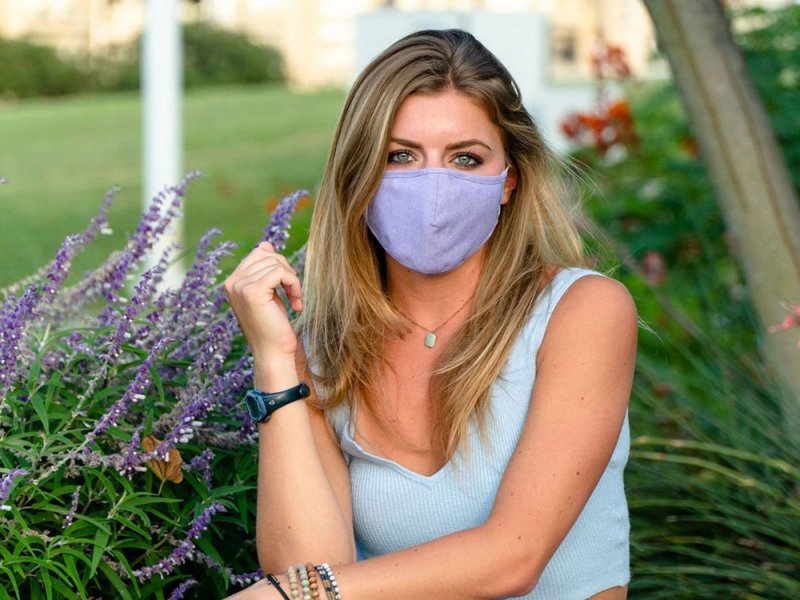 وضع الكمامات.. يضعف الاهتمام بتجميل الشفاه