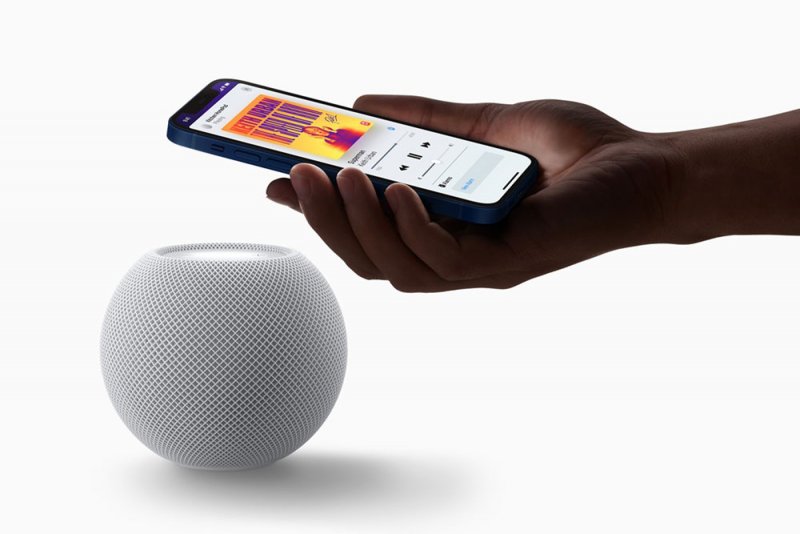 ابل تقدم مكبرات HomePod mini الصوتية