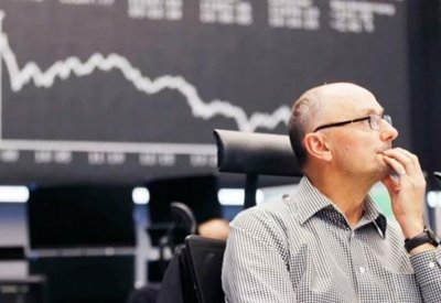 أسهم أوروبا تتراجع بفعل حذر إزاء تجارب لقاح كورونا وتحفيز أميركي