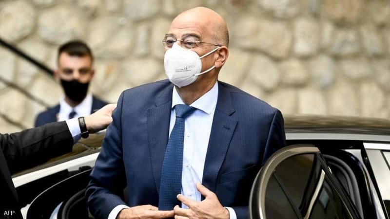 اليونان تتهم تركيا باحتجاز وزير خارجيتها "في الجو"