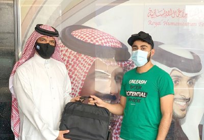توزيع 100 حاسوب على الطلاب المتضررين