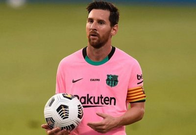 كتاب يكشف رد ميسي على عرض ارتداء قميص ريال مدريد