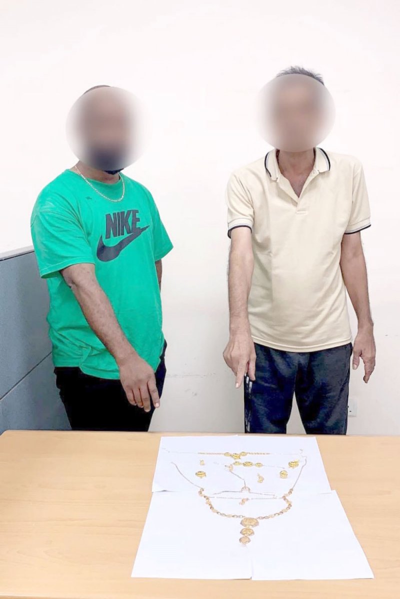 القبض على شخصين سارق المصوغات الذهبية ومخفيها