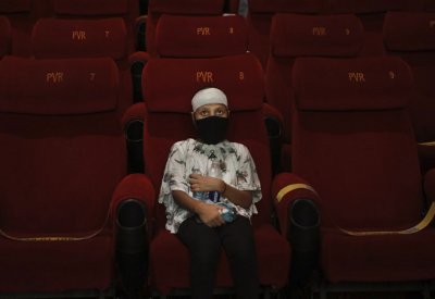 دور السينما تفتح أبوابها مجدداً في بعض المناطق الهندية