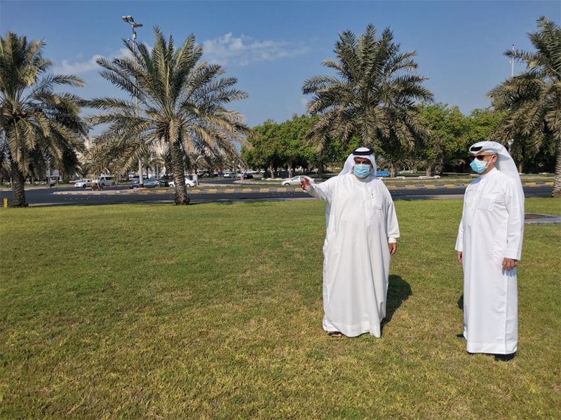 وكيل البلديات يتفقد مشاريع التشجير والتجميل في الشوارع الرئيسية بالمحرق