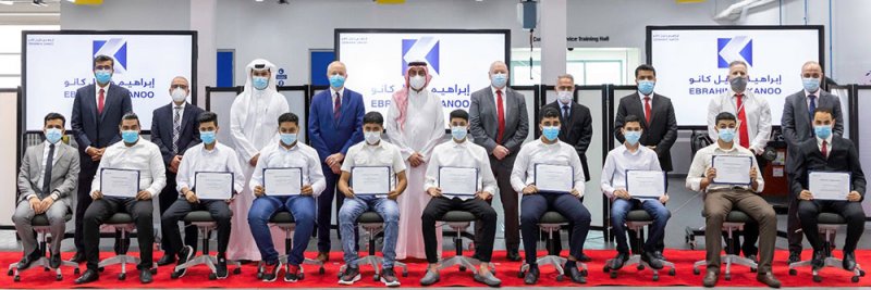 إبراهيم خليل كانو تكرم عدداً من طلبة برنامج التلمذة المهنية  في إصلاح وصباغة هياكل السيارات