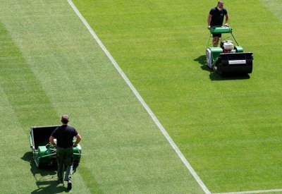 رابطة الدوري الإسباني تؤجل مباراة بعد "إصابات كورونا"
