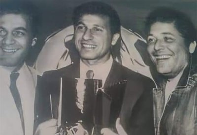 عمالقة في صورة .. الساحر مع محمود ياسين يتوسطهم الخطيب