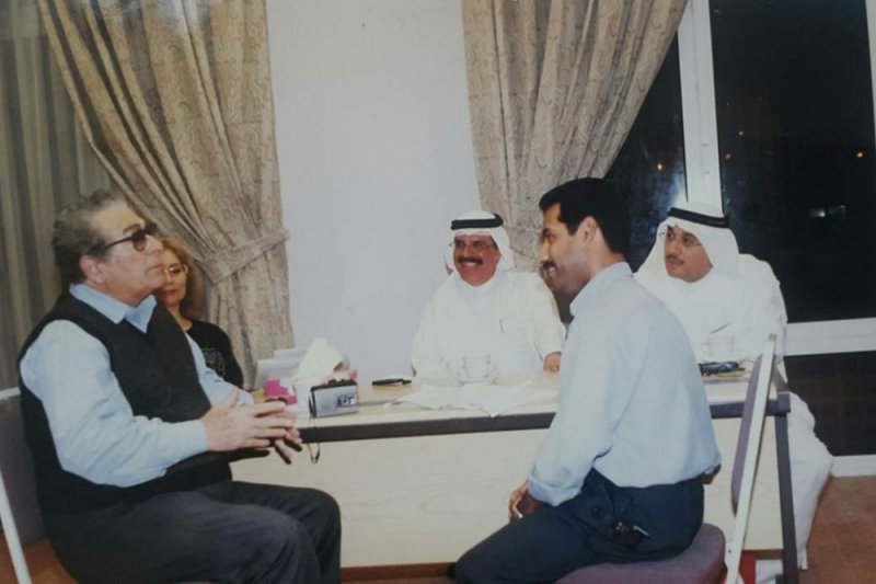أنيس منصور..عملاق الصحافة وبساطة الأسلوب وروعته