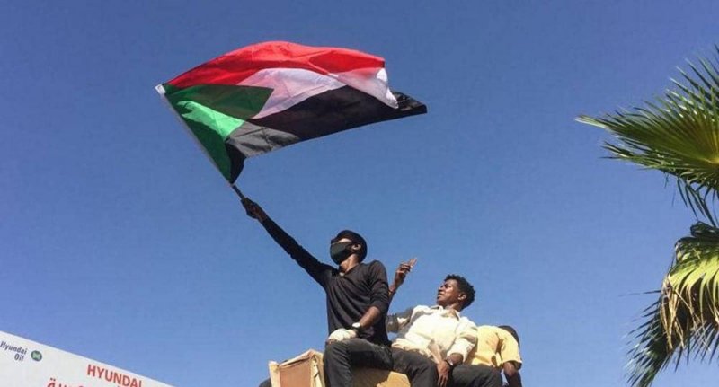 تظاهرات 21 أكتوبر.. الخرطوم تغلق الجسور وتنشر الجيش