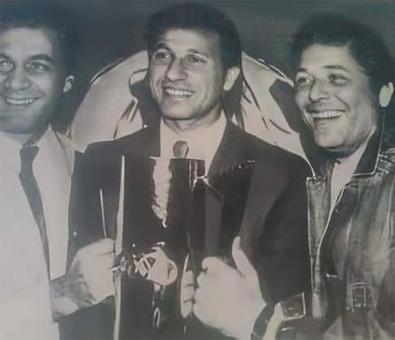 عمالقة في صورة .. الساحر مع محمود ياسين يتوسطهم الخطيب