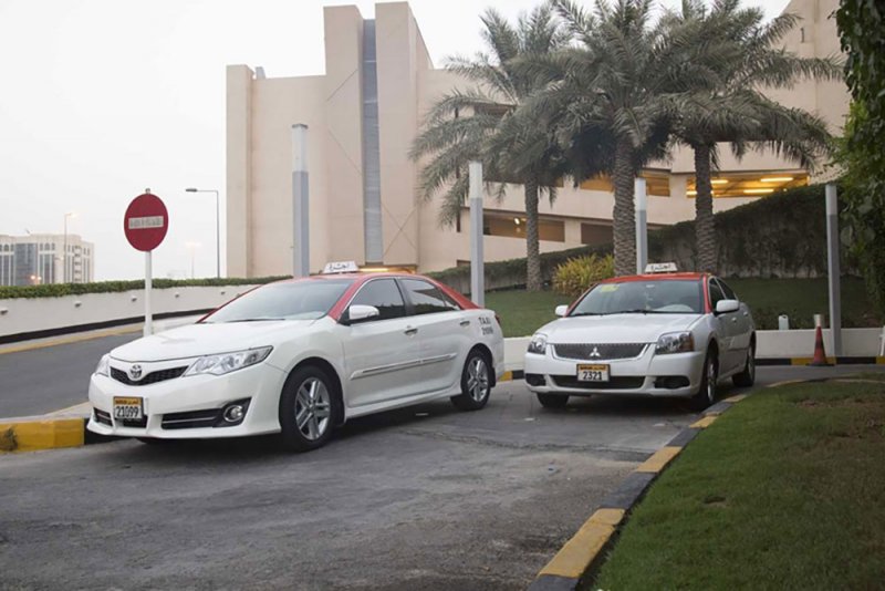 سائق "تاكسي" بلا عمل و"شبح" المعيشة يطارده