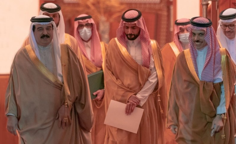 جلالة الملك المفدى يستقبل وزير الخارجية بالمملكة العربية السعودية الشقيقة