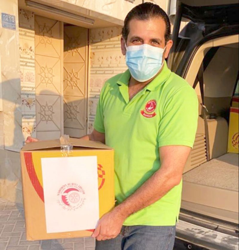 ألف صندوق طعام من”روتاري السلمانية” للأسر المتعففة