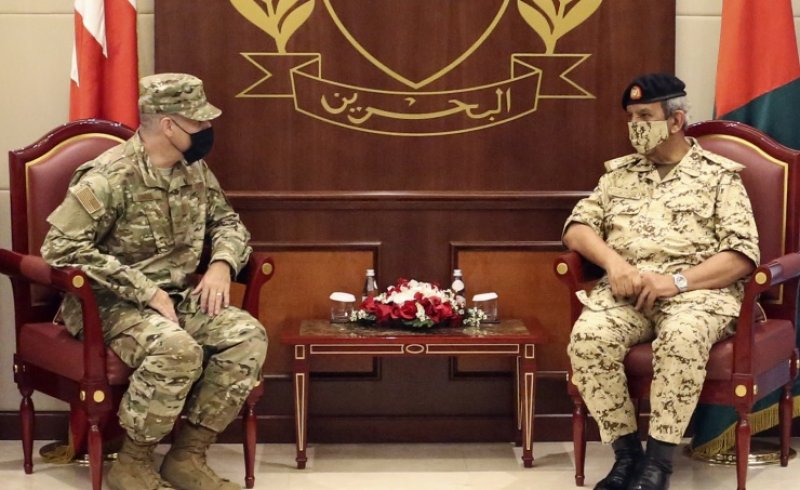 القائد العام يبحث مع الملحق العسكري بالسفارة الأمريكية عددا من المواضيع المشتركة
