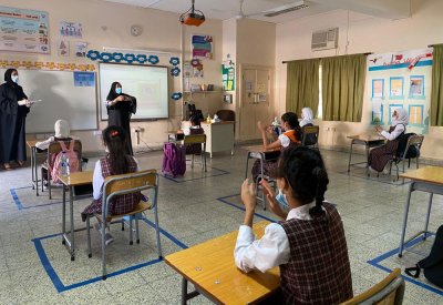 "التربية" تنفذ زيارات يومية لمتابعة المدارس بعد عودة الطلبة الجزئية