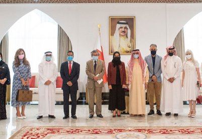 زينل تستقبل عددا من كتاب الرأي في الصحف المحلية..وتؤكد : دور فاعل للصحفيين وكتاب الرأي