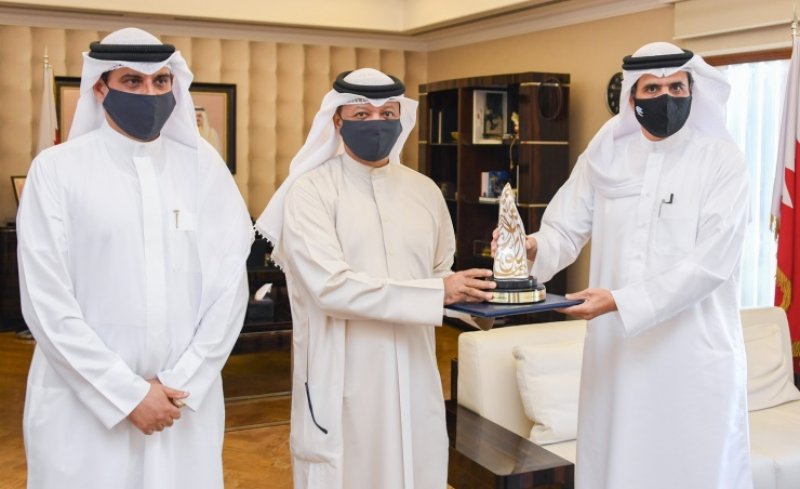 الرميحي يتسلم جائزة سمو الشيخ عيسى بن علي آل خليفة للعمل التطوعي
