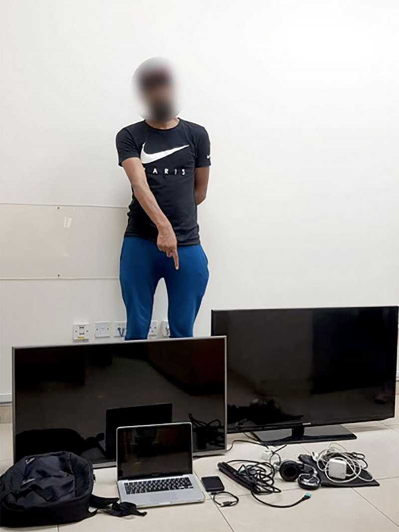 شرطة الجنوبية تقبض على سارق أجهزة إلكترونية من منزل بمدينة عيسى