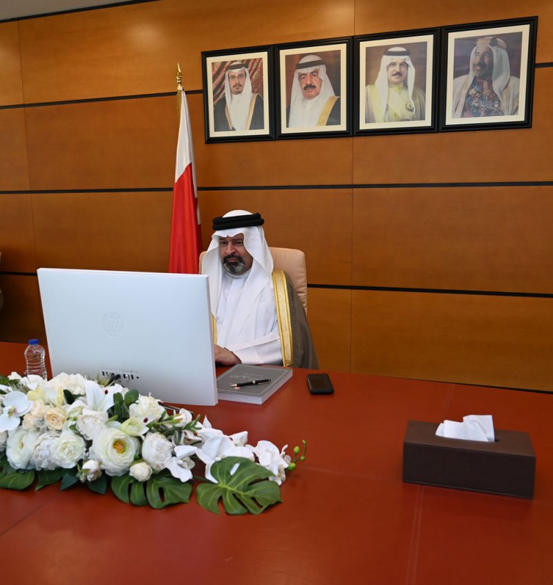 تسليم تقرير ديوان الرقابة المالية والإدارية لرئيس مجلس الشورى