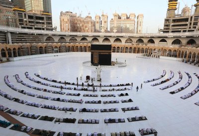 العمرة "صعبة" جوًا.. مستحيلة "برًا" والمقاولون كالغرقى "بحرًا"!