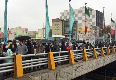 مساعدة روحاني تصف المتظاهرين بالإرهابيين.. وتبرر قتلهم