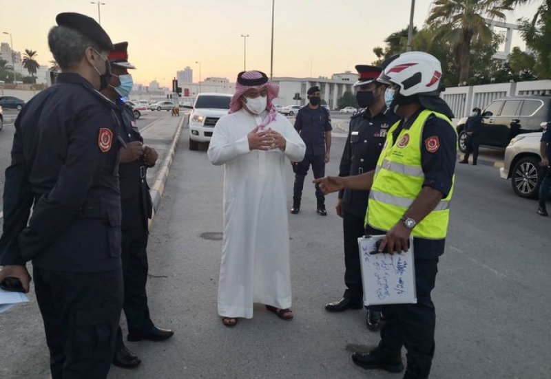 بالصور: رئيس الأمن العام يتابع عملية تأمين محطة وقود الجفير