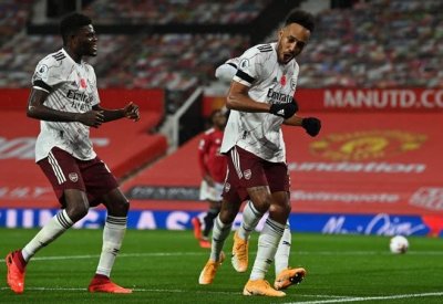 أوباميانغ يقود أرسنال للفوز على مانشستر يونايتد في الدوري الإنكليزي
