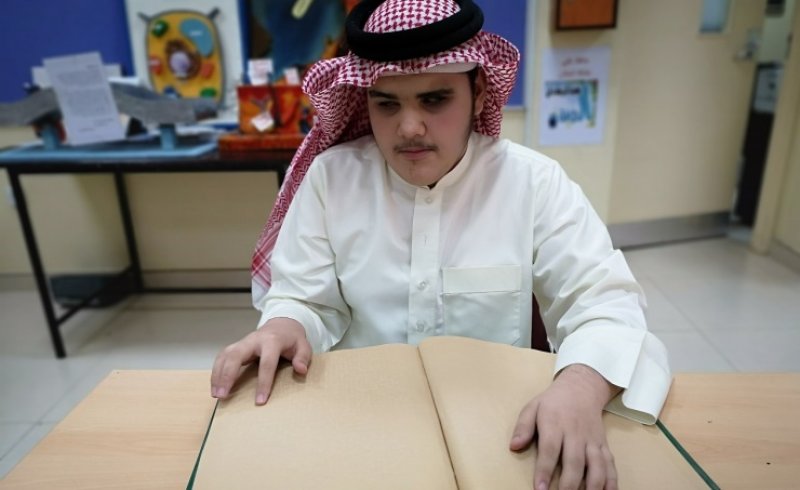 طالب كفيف يتألق بقراءة القرآن في أهم فعاليات وزارة التربية والتعليم