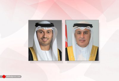 وزير الصناعة والتجارة يجري اتصالا هاتفيا مع وزير الدولة لريادة الأعمال الإماراتي