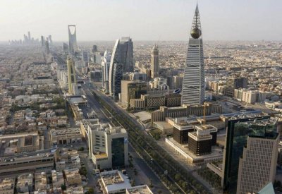 السعودية تعلن إجراءات جديدة لعقود العاملين الوافدين