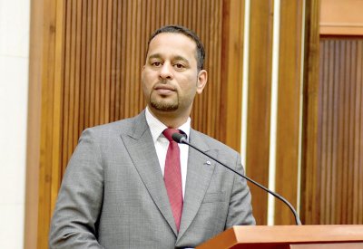 البحراني لـ “البلاد”: وقف العلاوات والزيادة السنوية ورفع الضرائب “غير صحيح”