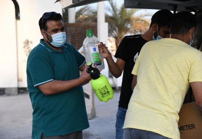 بالصور: "الجعفرية" تشرع في توزيع مستلزمات الصحة والسلامة وأجهزة قياس الحرارة إلى المساجد
