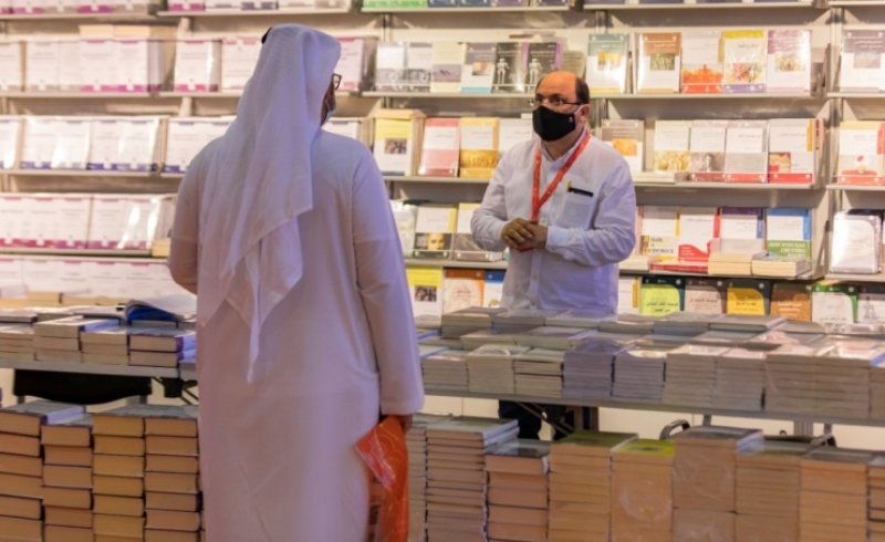 مخطوطات ومقتنيات نادرة من مئات السنين في معرض الشارقة الدولي للكتاب