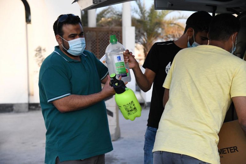 بالصور: "الجعفرية" تشرع في توزيع مستلزمات الصحة والسلامة وأجهزة قياس الحرارة إلى المساجد